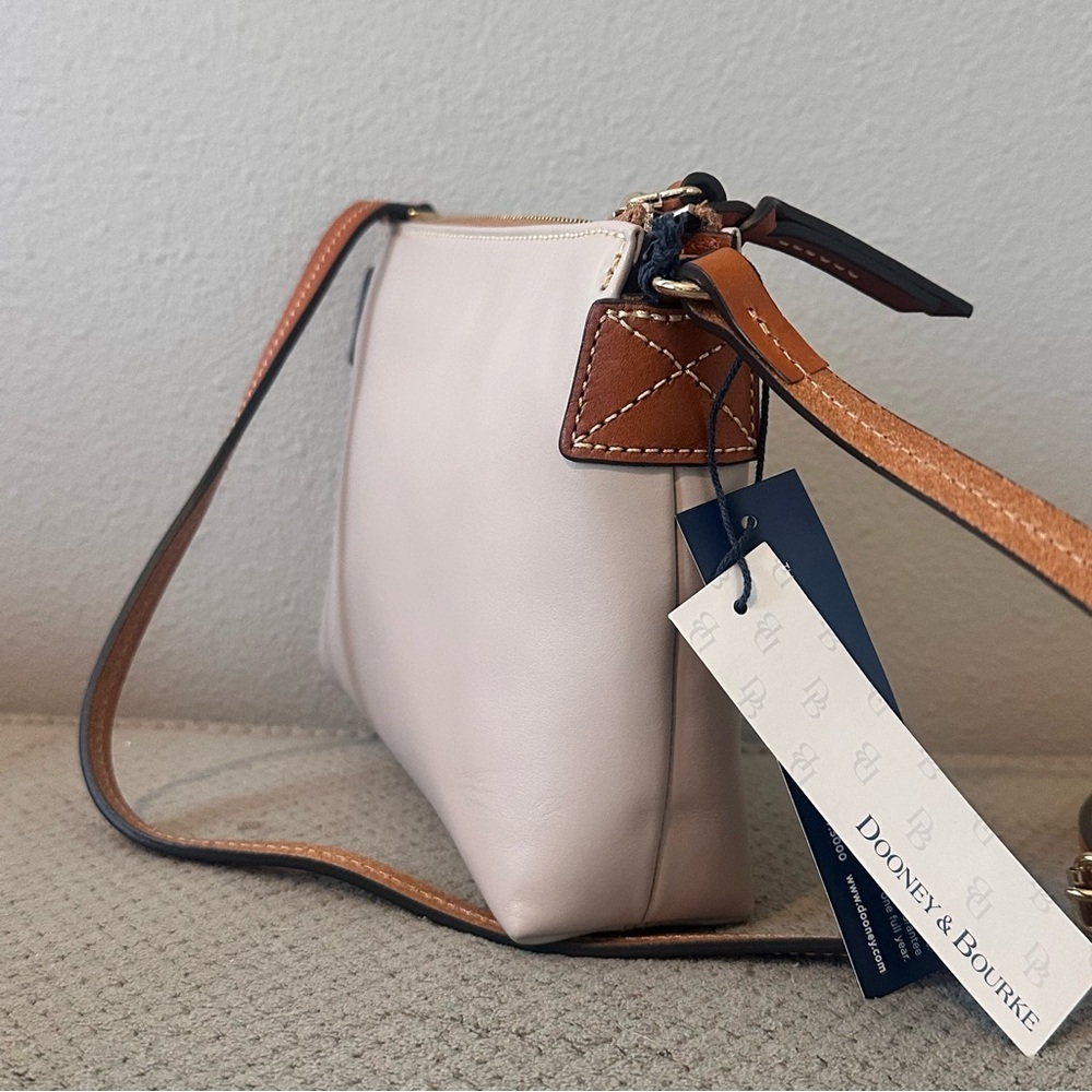 New! Dooney and Bourke Light Blush Pink Wexford Leather Rosie Crossbody Purse - Picture 4 of 16